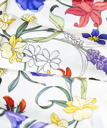 Carré 90 Flowers and Butterflies