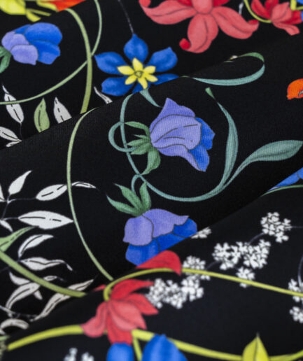 Carré 90 Flowers and Butterflies